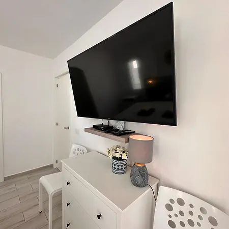 El Mar House & Private Heated Pool Daire