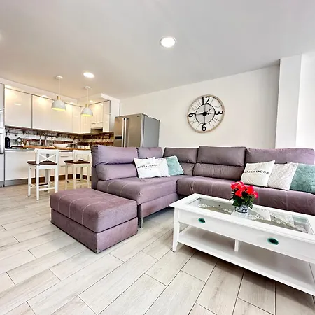 El Mar House & Private Heated Pool Daire