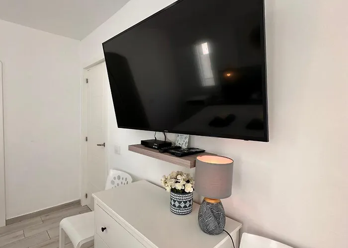 El Mar House & Private Heated Pool Apartment