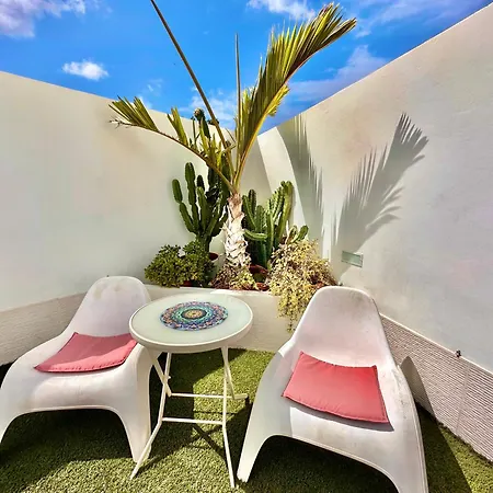 El Mar House & Private Heated Pool Apartment