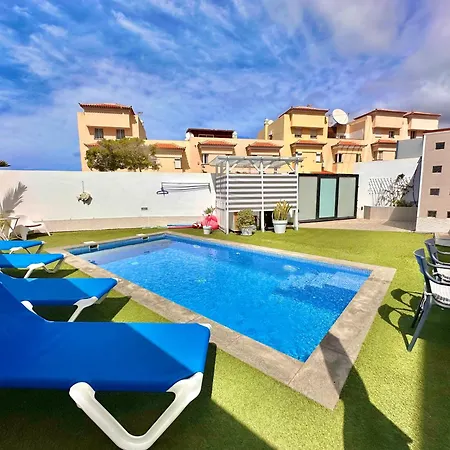 El Mar House & Private Heated Pool Apartment